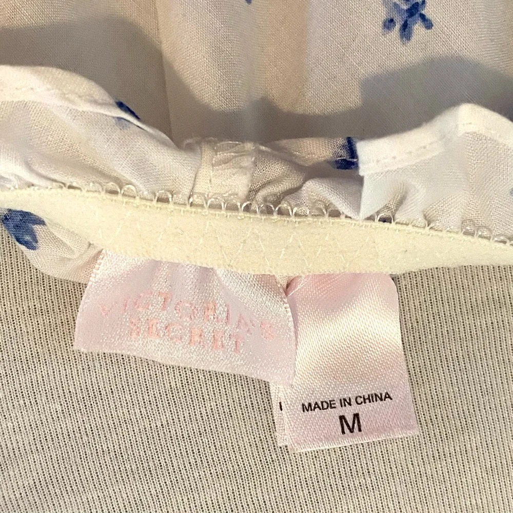 Vintage Victoriaโs Secret Blue Rose Print Bell Sleeve Chemise Nightgown
Size M - Picture 7 of 9